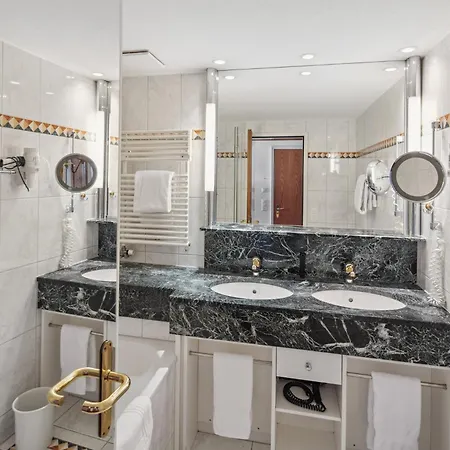 The Grand - Pop-up Self Check-in Ароза